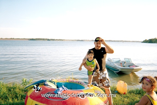 Jorge Mendoza y Familia de Cd. Lerdo Durango. En el Lago Richland Chambers en el Sur de Texas. Agosto 05 2009