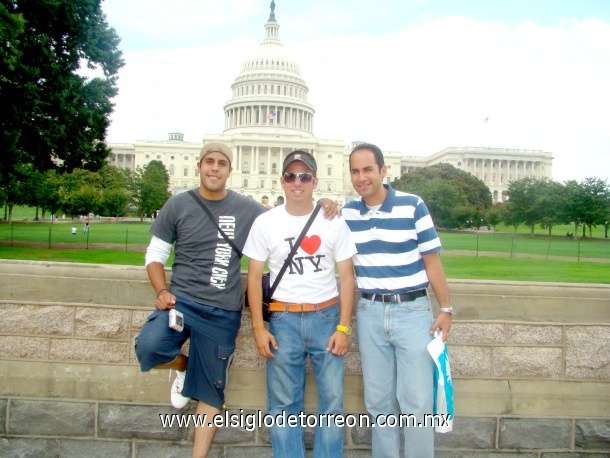 Atras el Capitolio en Washington DC, Gerardo Muñoz, Jonathan Barrios y Diego Mora