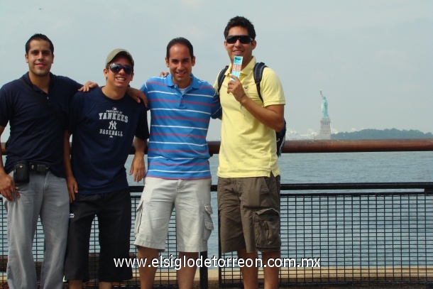 Jonathan Barrios, Diego Mora, Jorge Sierra Y Gerardo Muñoz en su viaje a la Ciudad de NY.