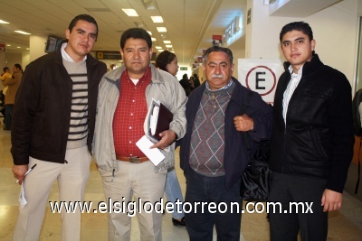 01022009  Ricardo, Gerardo, Arturo y Armando se fueron al Distrito Federal.