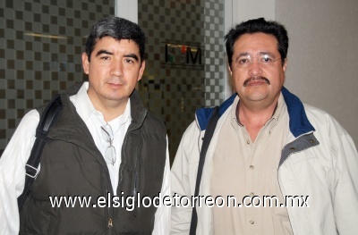 02022009 Negocios. Alejandro Pámanes y Reginaldo Hernández viajaron a Ciudad Juárez.