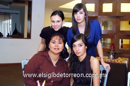 04022009 Martha Santillan, Mary Tere Wong, Luly Colores y Ana Rosa Santillan.