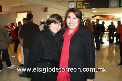 07022009 Elena Arcos Velázquez y Brunett Ortega Solís se fueron al Distrito Federal.