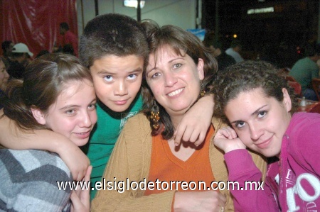 12022009 Frida, Marcelo, Yola Torres y Fernanda Gutiérrez.