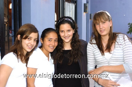 23022009 Paola Bello, Andrea Alonso, Valeria Delgado y Natalia Acosta.