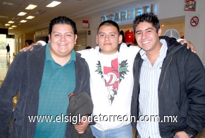 25022009 Abe Salas, Ricardo Flores y Juve Salas viajaron a Canadá.