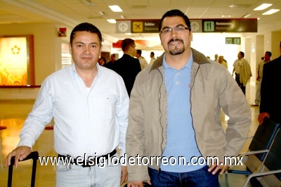 27022009 Daniel Mejía durante una visita a esta ciudad acompañado por el licenciado Manuel García.