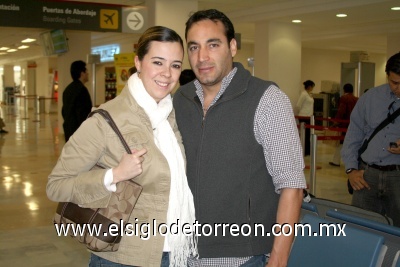 27022009 María Fernanda Roque de Castro y su esposo Roberto Castro.