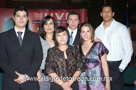 27022009 David González, Esther Castañeda, Zenerina Ramírez, Carlos Márquez,  Valeria Cano y Manuel Carrera, durante la ceremonia de la UVM.