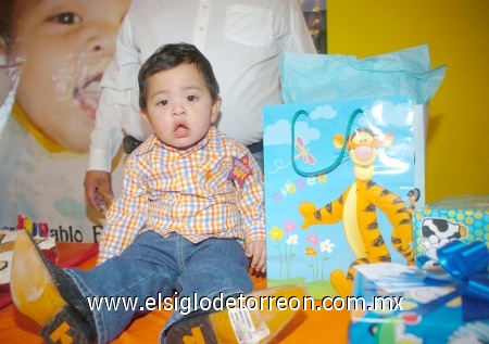 01032009 El pequeño Roberto Pablo en su primera fiesta de cumpleaños.