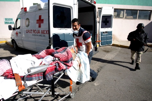 De los siete presos heridos, tres fueron hospitalizados y uno de ellos se reportaba como muy grave.