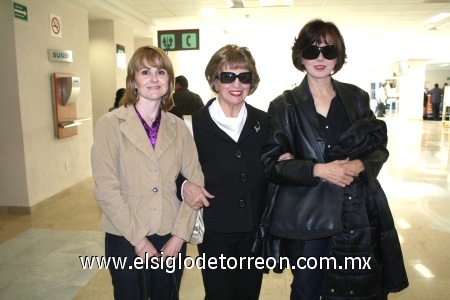 07032009 Abigail de Jiménez, Paty Jiménez y Consue de Jiménez viajaron a México.