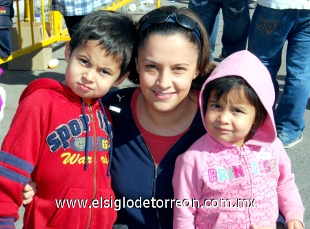 05032009 Claudia Eddy, Daniel y Victoria Hernández Eddy.