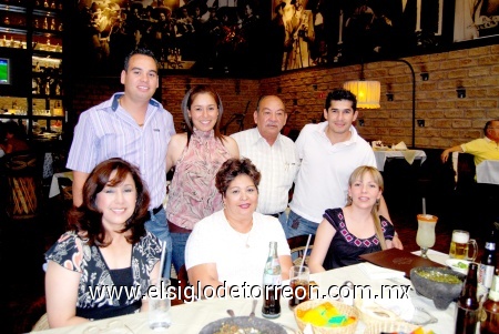 08032009 Mercedes Chávez, Llamas, Mary P. Amador, Frida Sofía, Iván Rascón, Rafael y Édgar Pavón y Pamela Rascón Chávez, en pasada celebración de cumpleaños  entre familiares y amigos.