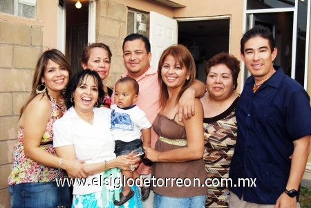 14032009 Gary José Luis Turner Ruvalcaba cumplió un año y lo celebró junto a sus papás Rosy de Turner y Gary Turner y familiares.