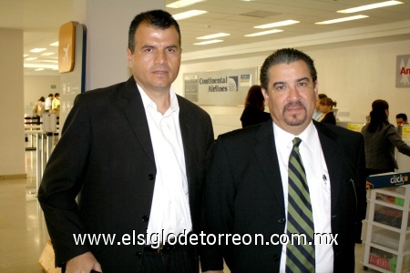 13032009 Salvador Barbalena Palacios y Víctor Alduán viajaron a la Ciudad de México.