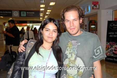 17032009 Mariana Ruiz y Luis Xavier de Cervantes se fueron con destino al Distrito Federal.