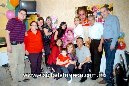 15032009 Toda de Mimí. Valeria disfrutó su fiesta en la compañía de su familia quien se sumó a la alegría de todos los chiquitines invitados.