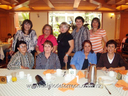 19032009 Alicia Pérez, Sonia Díaz, Rossy Huízar, Martha Frayre, Paty Acevedo, Mayela Domínguez, Gloria Saláis, Lulú Ramos y Luz Elba Frayre en un festejo de jubilados de C.F.E.