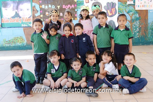 19032009 Candidatos. Muy guapos lucieron los pequeños aspirantes a ser rey o reyna de la Primavera del colegio Patriot, a celebrarse mañana viernes en su plantel educativo.