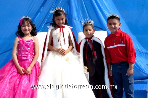 22032009 Marlett Aurora Gómez Flores, Montserrat González Rivera, Gustavo Rivera y Juan Pablo.