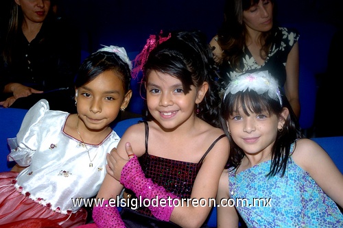 22032009 Dafne Méndez, Gloria Gabriela de la Torre y Jéssica Fernanda Mata.