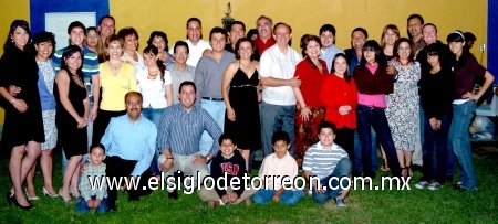 27032009 Felicidades. Malen Montiel de Barrera celebró su cumpleaños con una fiesta a la que concurrieron numerosos familiares y amigos.