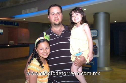 28032009 Janeth Zapata Corral, Alberto Zapata González y la pequeña Isabella Zapata Corral.