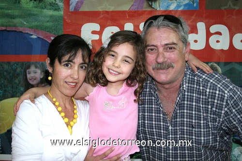 28032009 Andrea Manuela Fernández Silveyra cumplió seis años y fue festejada por sus papás Cristina Silveyra y Manolo Fernández.