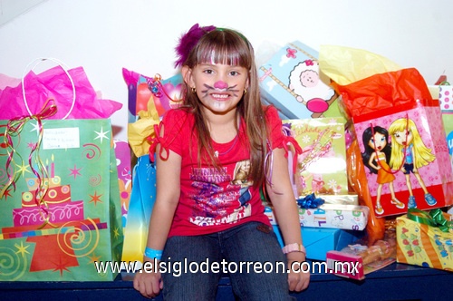 31032009 Alexa Madrid Ceballos festejó su sexto año de vida con una muy alegre piñata.