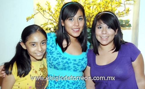 01042009 Aylín Herrera, Ilse Flores y Ruth Flores.