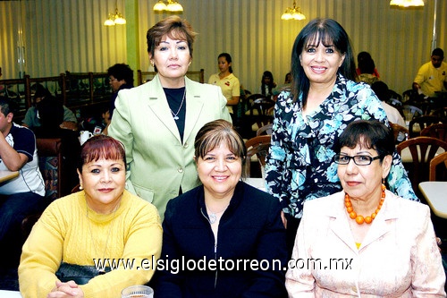 05042009 Rita Cerna, María Elena Rodríguez, Esperanza Martínez, Alicia Reyes y Gloria García.