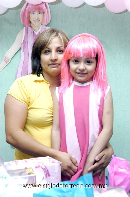 29032009 Marilyn Fernanda con su mamá San Juana Montellano.