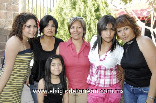 12042009 Sabrina en la compañía de Gris, Mely, Sabrina, Lidia y Melisa.