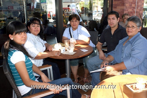 16042009 Visitantes. Aurora Sáenz, Sergio Iván Ortega, Lupita Sáenz, Nora Villagrana y Hetza Sáenz.