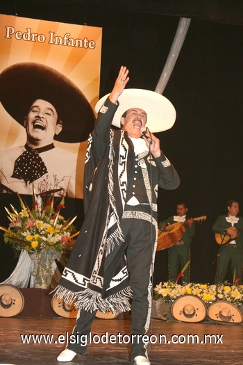 19042009 Agradable homenaje le ofrecieron a Pedro Infante.