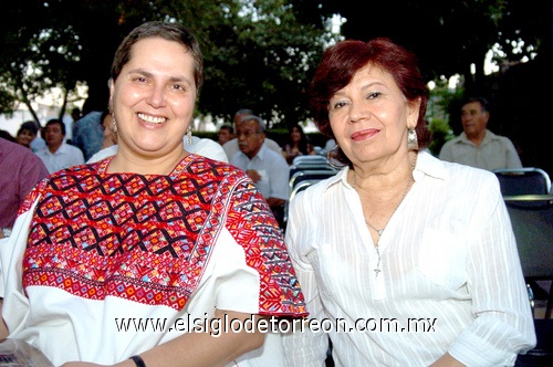 19042009 Claudia Rodríguez y Oralia de Piñeira.