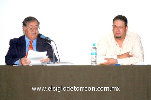 19042009 Interesante ejemplar. Sergio Corona y Carlos Silva, en la presentación de la revista  20/10 Memoria de las Revoluciones en México que contiene ensayos, artículos y análisis de la historia de México.