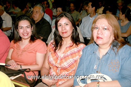 19042009 Graciela y Verónica Gómez Cabral, y Deborah Rodríguez.