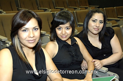 19042009 Lourdes Flores, Angie Ramírez y Alma Reyes.