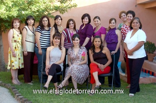 23042009 Futura esposa. Margarita acompañada de Lety Villegas, Lety de Vargas, Bony y Renata Garza, Ale Valles, Tere Martínez, Laura Flores, Janette Vázquez, Blanca Limones, María del Carmen Espinoza, Albertine Acevedo, Perla Lozano y Martha Ruelas.