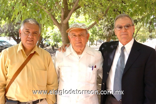 27042009 Raúl Vázquez S. J., Luis Escalera S.J. y Mario López Barrios S.J.