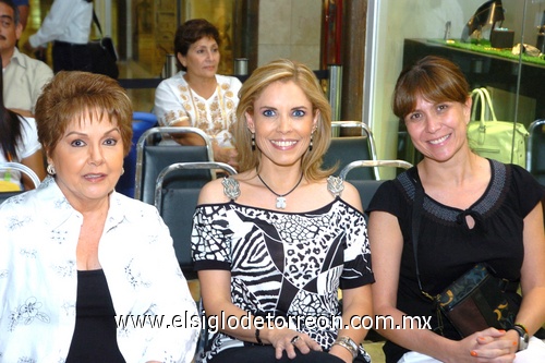 26042009 Rosaliz Orozco, Rosario Fernández, Paola Cuca y Cecy Flores, organizadoras y propietarias.