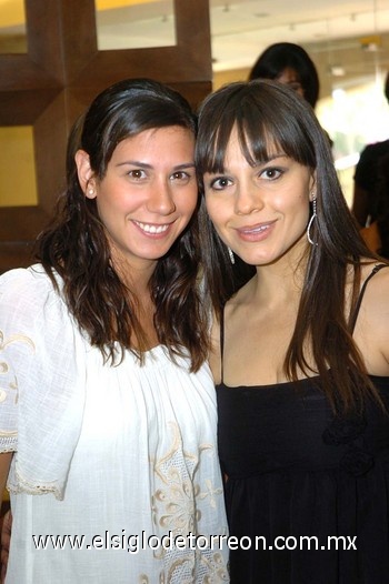 04052009 Elena Siller y Carol Iza.