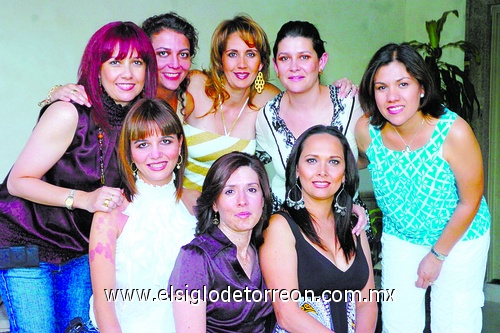 07052009 Cecy Martínez junto a las organizadoras de su fiesta prenupcial: Ana Luisa, Karla, Myrna, Charo, Any, Vero y Claudia.