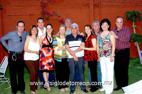 03052009 Los novios acompañados de sus hijos Gerardo, Doris, Juan, Claudia, Sergio, Ruth, Rodolfo, Norma y Carlos.