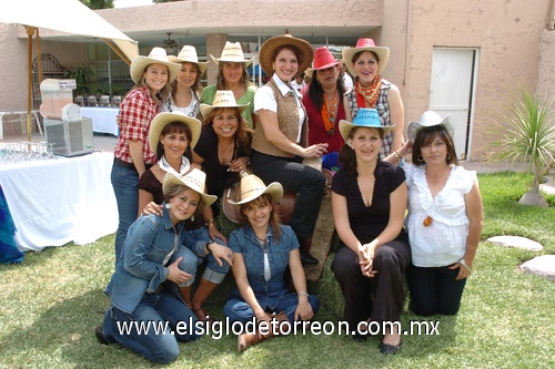 03052009 ¡Arriba los sombreros! Eloísa, Tete, Martha, Maribel, Nora, Brenda, Lety, Lily, Ale, Yumana, Marcela y Kendy, asistieron a la fiesta de cumpleaños de Ángeles Zorrilla.