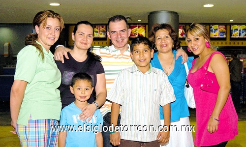 03052009 Maribel, Carolina, Edward, Mayela, Paola, Sebastián y Saúl.