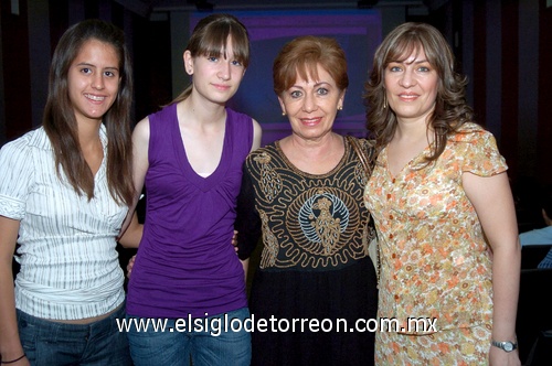 03052009 Asistentes. Raquel Valdés, Valeria Álvarez, Emma de León y Mónica de Landázuri.