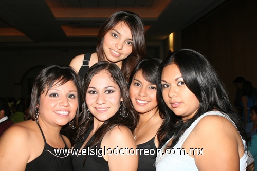 08052009 Sonrientes. Blanca Burciaga, Lisseth Vallejo, Judith Reyes Carrillo, Carolina Castañeda y Paty Wong.